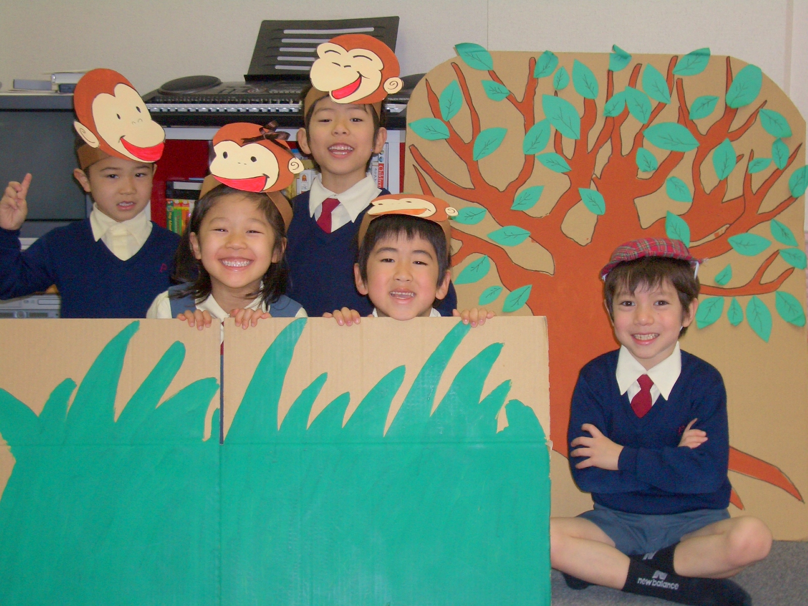 Primary students preparing for drama at Kumamoto International School